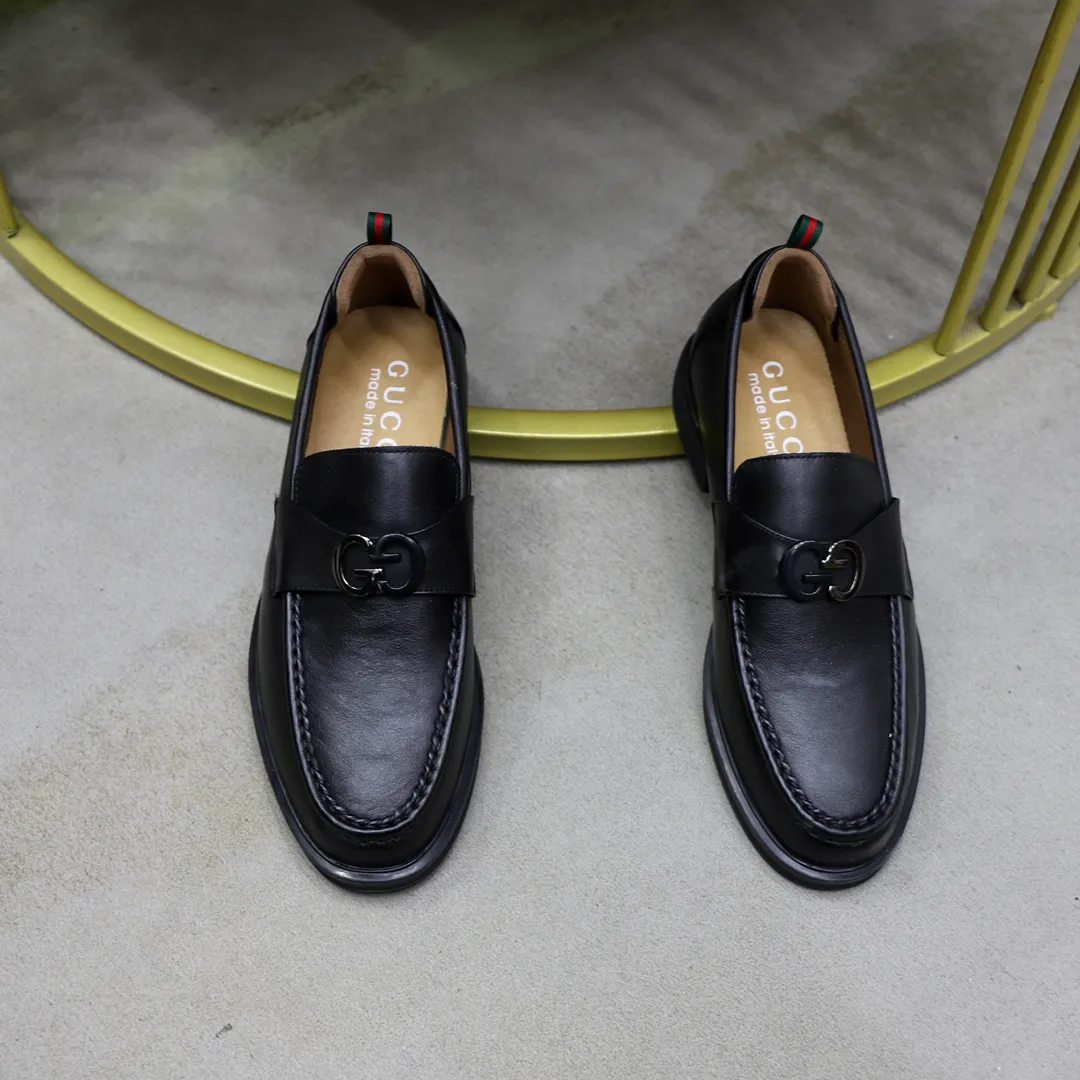 Men's shoes: 250🙅‍♂️🙅‍♂️🙅‍♂️Niuli Brand: GUCCI Size: 38-44 (45 can be customized) Level: Counter classic Material: Original soft cowhide upper Comfortable cowhide lining Original lightweight outsole Style category: Business casual footwear Driving leather shoes Color: Actual picture color